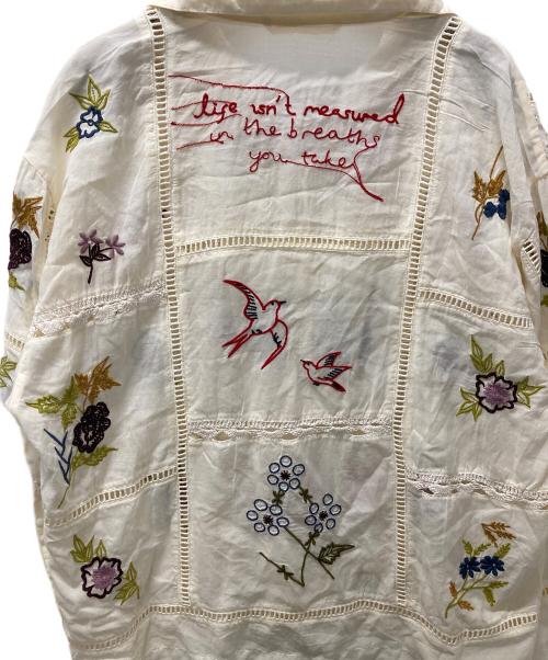 TODAYFUL（トゥデイフル）TODAYFUL (トゥデイフル) Embroidery Patchwork Shirts ベージュ サイズ:Fの古着・服飾アイテム