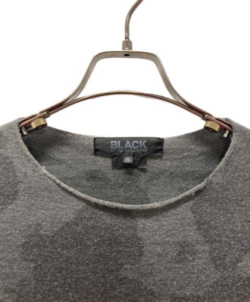 BLACK COMME des GARCONS（ブラックコムデギャルソン）BLACK COMME des GARCONS (ブラックコムデギャルソン) ダメージ加工迷彩ニット グレー サイズ:Sの古着・服飾アイテム