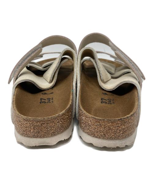 BIRKENSTOCK（ビルケンシュトック）BIRKENSTOCK (ビルケンシュトック) Uji ヌバックサンダル ベージュ×アイボリー サイズ:24の古着・服飾アイテム