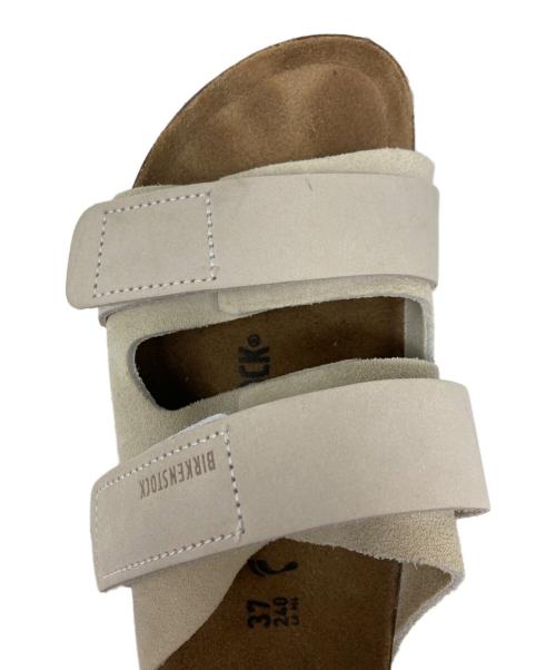 BIRKENSTOCK（ビルケンシュトック）BIRKENSTOCK (ビルケンシュトック) Uji ヌバックサンダル ベージュ×アイボリー サイズ:24の古着・服飾アイテム