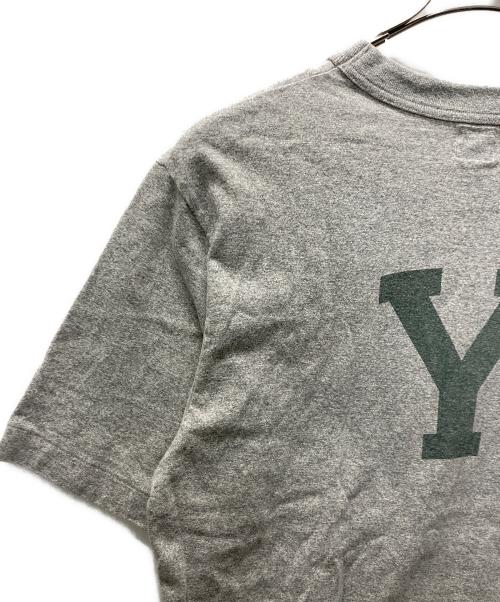 BLURHMS（ブラームス）BLURHMS (ブラームス) Cotton Rayon 88/12 Print Tee グレーの古着・服飾アイテム