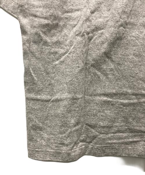 BLURHMS（ブラームス）BLURHMS (ブラームス) Cotton Rayon 88/12 Print Tee グレーの古着・服飾アイテム