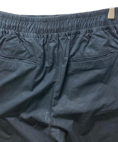 WHITE MOUNTAINEERING（ホワイトマウンテ二アニング）WHITE MOUNTAINEERING (ホワイトマウンテ二アニング) TUCKED WIDE PANTS ネイビー サイズ:2の古着・服飾アイテム