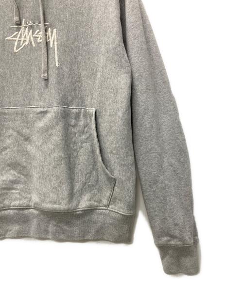 stussy（ステューシー）stussy (ステューシー) 刺繍ロゴパーカー グレー サイズ:Sの古着・服飾アイテム