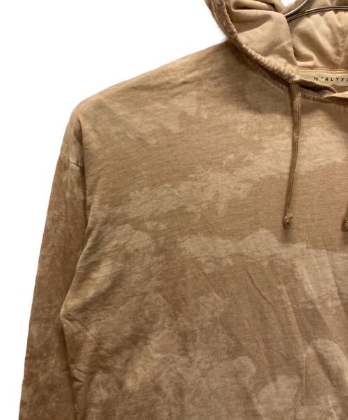 1017 ALYX 9SM（テンセブンティーン アリクス ナインエスエム）1017 ALYX 9SM (テンセブンティーン アリクス ナインエスエム) CAMO HOODED LS TEE/バックロゴプリントパーカー ベージュ サイズ:Mの古着・服飾アイテム