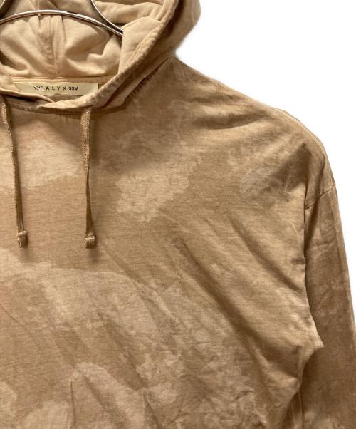 1017 ALYX 9SM（テンセブンティーン アリクス ナインエスエム）1017 ALYX 9SM (テンセブンティーン アリクス ナインエスエム) CAMO HOODED LS TEE/バックロゴプリントパーカー ベージュ サイズ:Mの古着・服飾アイテム