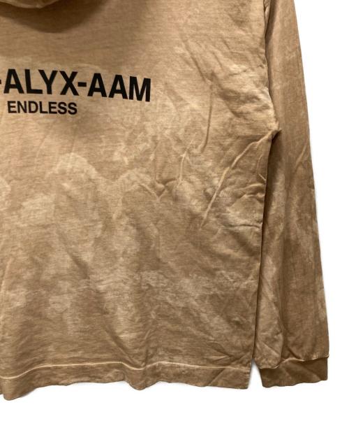 1017 ALYX 9SM（テンセブンティーン アリクス ナインエスエム）1017 ALYX 9SM (テンセブンティーン アリクス ナインエスエム) CAMO HOODED LS TEE/バックロゴプリントパーカー ベージュ サイズ:Mの古着・服飾アイテム
