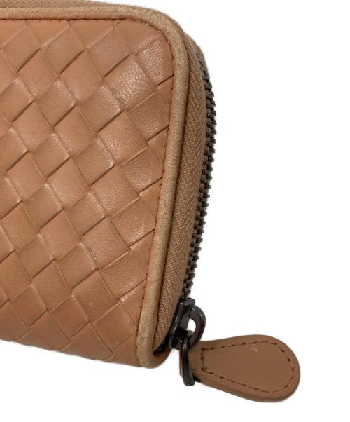 BOTTEGA VENETA（ボッテガベネタ）BOTTEGA VENETA (ボッテガベネタ) イントレチャート ラウンドジップ コインケース ベージュの古着・服飾アイテム
