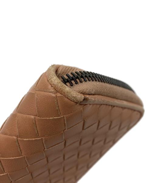 BOTTEGA VENETA（ボッテガベネタ）BOTTEGA VENETA (ボッテガベネタ) イントレチャート ラウンドジップ コインケース ベージュの古着・服飾アイテム