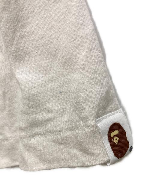 A BATHING APE（アベイシングエイプ）A BATHING APE (アベイシングエイプ) COLLEGE MILO TEE ホワイト サイズ:XLの古着・服飾アイテム
