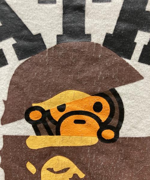 A BATHING APE（アベイシングエイプ）A BATHING APE (アベイシングエイプ) COLLEGE MILO TEE ホワイト サイズ:XLの古着・服飾アイテム