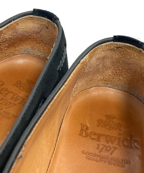 berwick（バーウィック）berwick (バーウィック) スウェードタッセルローファー ブラック サイズ:6　1/2の古着・服飾アイテム