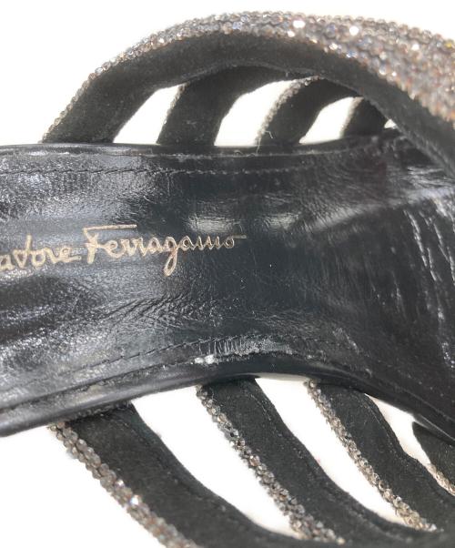 Salvatore Ferragamo（サルヴァトーレ フェラガモ）Salvatore Ferragamo (サルヴァトーレ フェラガモ) AMALIA/ビジューストラップサンダル ブラック サイズ:7 1/2の古着・服飾アイテム