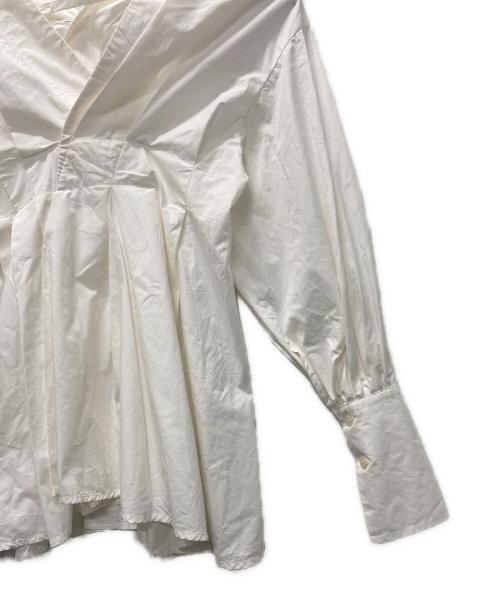 CLANE（クラネ）CLANE (クラネ) オフショルダータックブラウス ホワイトの古着・服飾アイテム