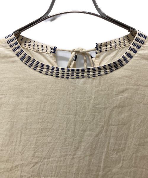 tumugu（ツムグ）tumugu (ツムグ) ステッチワークカディコットン ポンチョブラウス ベージュ サイズ:３８の古着・服飾アイテム