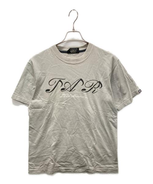 TAR COMMUNICATIONS（ター・コミュニケーションズ）TAR COMMUNICATIONS (ター・コミュニケーションズ) GOODENOUGH コラボプリントTシャツ グレー サイズ:Mの古着・服飾アイテム