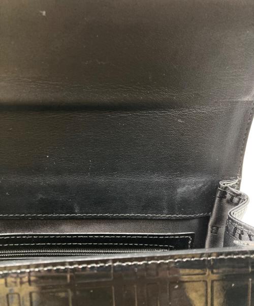 BURBERRY（バーバリー）BURBERRY (バーバリー) チェック型押しエナメルショルダーバッグ ブラックの古着・服飾アイテム
