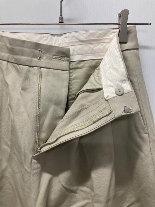 ETRE TOKYO（エトレトウキョウ）ETRE TOKYO (エトレトウキョウ) ベルテッドハイウエストタックパンツ カーキ サイズ:Mの古着・服飾アイテム