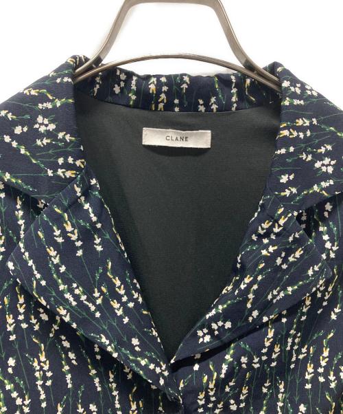 CLANE（クラネ）CLANE (クラネ) サルビアフラワープリントワンピース ネイビー サイズ:２の古着・服飾アイテム