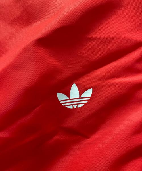 adidas（アディダス）adidas (アディダス) ナイロンジャケット レッド サイズ:L 未使用品の古着・服飾アイテム
