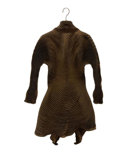 ISSEY MIYAKE（イッセイミヤケ）ISSEY MIYAKE (イッセイミヤケ) 3Dスチームストレッチプリーツジャケット ブラウン サイズ:2の古着・服飾アイテム