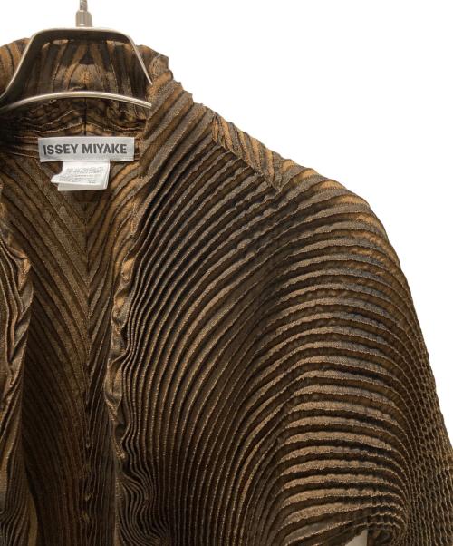 ISSEY MIYAKE（イッセイミヤケ）ISSEY MIYAKE (イッセイミヤケ) 3Dスチームストレッチプリーツジャケット ブラウン サイズ:2の古着・服飾アイテム