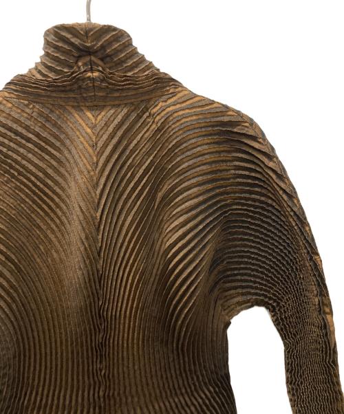 ISSEY MIYAKE（イッセイミヤケ）ISSEY MIYAKE (イッセイミヤケ) 3Dスチームストレッチプリーツジャケット ブラウン サイズ:2の古着・服飾アイテム