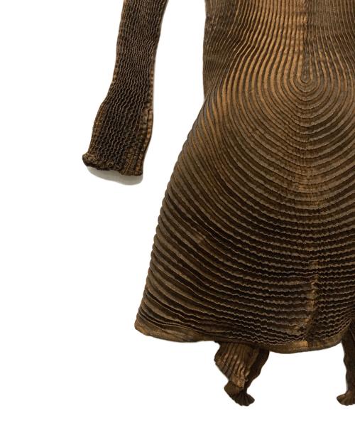 ISSEY MIYAKE（イッセイミヤケ）ISSEY MIYAKE (イッセイミヤケ) 3Dスチームストレッチプリーツジャケット ブラウン サイズ:2の古着・服飾アイテム