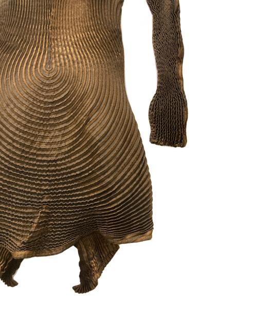ISSEY MIYAKE（イッセイミヤケ）ISSEY MIYAKE (イッセイミヤケ) 3Dスチームストレッチプリーツジャケット ブラウン サイズ:2の古着・服飾アイテム