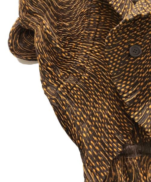 ISSEY MIYAKE（イッセイミヤケ）ISSEY MIYAKE (イッセイミヤケ) 3Dスチームストレッチジャケット ブラウン サイズ:２の古着・服飾アイテム