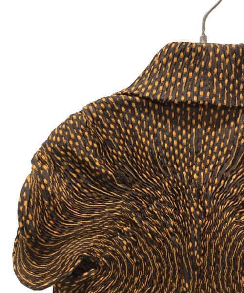 ISSEY MIYAKE（イッセイミヤケ）ISSEY MIYAKE (イッセイミヤケ) 3Dスチームストレッチジャケット ブラウン サイズ:２の古着・服飾アイテム