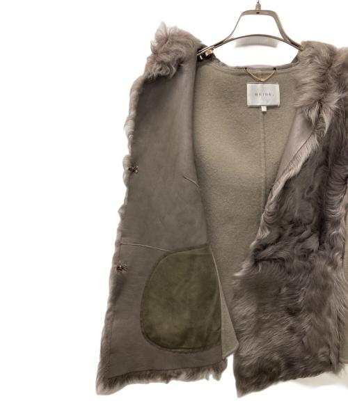 BEIGE（ベイジ）BEIGE (ベイジ) ラムレザーファーベスト グレー サイズ:4の古着・服飾アイテム