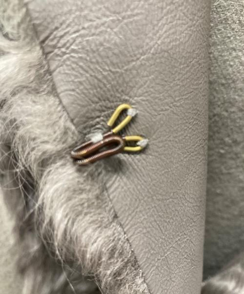 BEIGE（ベイジ）BEIGE (ベイジ) ラムレザーファーベスト グレー サイズ:4の古着・服飾アイテム
