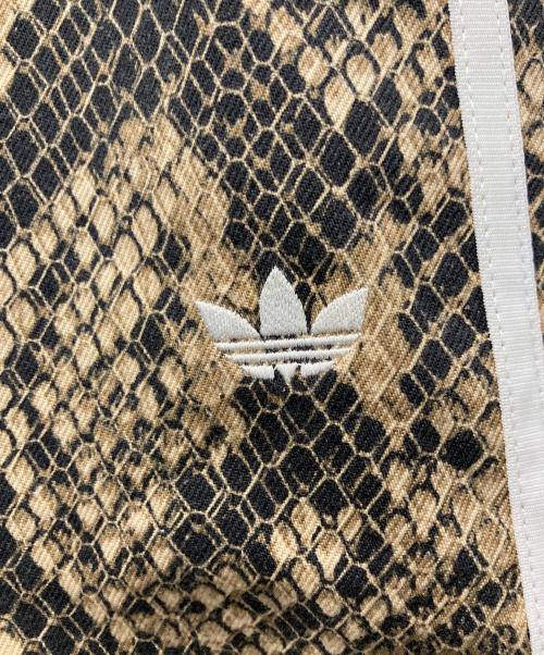 adidas Originals（アディダスオリジナル）adidas Originals (アディダスオリジナル) スネークプリント デニム ルーズ パンツ ベージュ サイズ:L 未使用品の古着・服飾アイテム