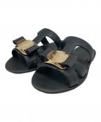 Salvatore Ferragamoサルヴァトーレ フェラガモ）の古着「NEW VARA PLATE STRAPPY SLIDE LILOU」｜ブラック