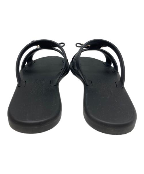 Salvatore Ferragamo（サルヴァトーレ フェラガモ）Salvatore Ferragamo (サルヴァトーレ フェラガモ) NEW VARA PLATE STRAPPY SLIDE LILOU ブラック サイズ:6の古着・服飾アイテム