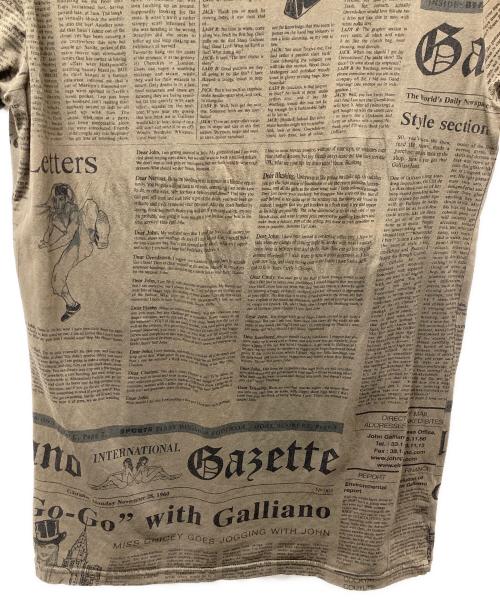 JOHN GALLIANO（ジョンガリアーノ）JOHN GALLIANO (ジョンガリアーノ) 00'sニュースペーパーカットソー カーキ サイズ:USA  Sの古着・服飾アイテム