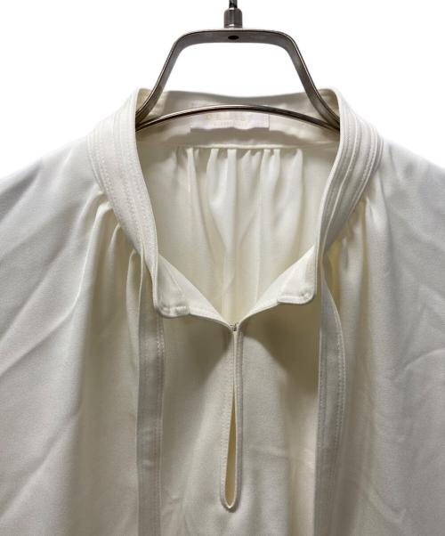BALLSEY（ボールジィ）BALLSEY (ボールジィ) 2-wayストレッチ タイ付きスタンドカラーブラウス アイボリー サイズ:38の古着・服飾アイテム