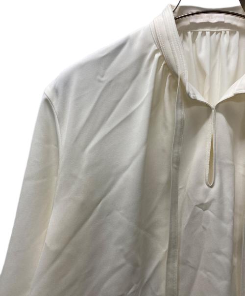 BALLSEY（ボールジィ）BALLSEY (ボールジィ) 2-wayストレッチ タイ付きスタンドカラーブラウス アイボリー サイズ:38の古着・服飾アイテム