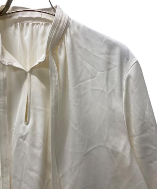 BALLSEY（ボールジィ）BALLSEY (ボールジィ) 2-wayストレッチ タイ付きスタンドカラーブラウス アイボリー サイズ:38の古着・服飾アイテム