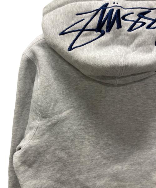 stussy（ステューシー）stussy (ステューシー) ロゴ刺繍プルオーバーパーカー グレー サイズ:Mの古着・服飾アイテム