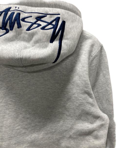 stussy（ステューシー）stussy (ステューシー) ロゴ刺繍プルオーバーパーカー グレー サイズ:Mの古着・服飾アイテム