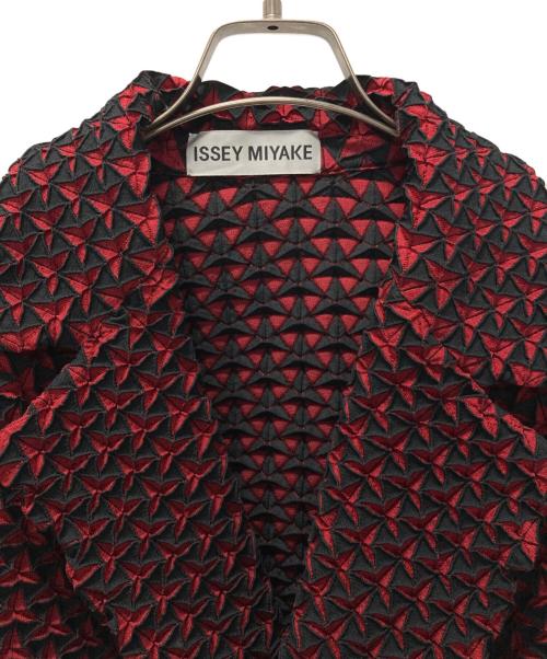 ISSEY MIYAKE（イッセイミヤケ）ISSEY MIYAKE (イッセイミヤケ) 3Dスチームストレッチ 変形テーラードジャケット レッド サイズ:3の古着・服飾アイテム