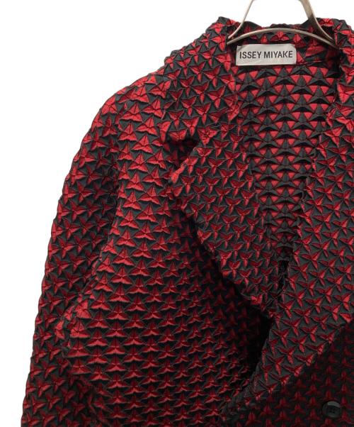 ISSEY MIYAKE（イッセイミヤケ）ISSEY MIYAKE (イッセイミヤケ) 3Dスチームストレッチ 変形テーラードジャケット レッド サイズ:3の古着・服飾アイテム