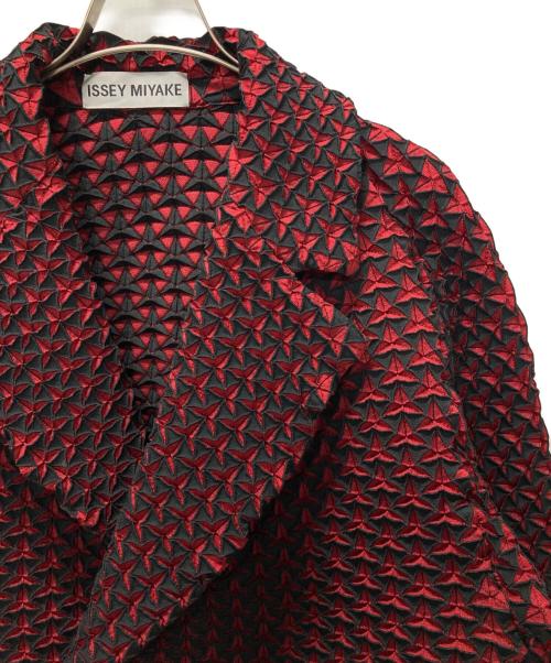 ISSEY MIYAKE（イッセイミヤケ）ISSEY MIYAKE (イッセイミヤケ) 3Dスチームストレッチ 変形テーラードジャケット レッド サイズ:3の古着・服飾アイテム