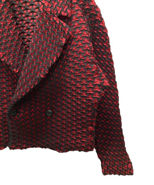 ISSEY MIYAKE（イッセイミヤケ）ISSEY MIYAKE (イッセイミヤケ) 3Dスチームストレッチ 変形テーラードジャケット レッド サイズ:3の古着・服飾アイテム