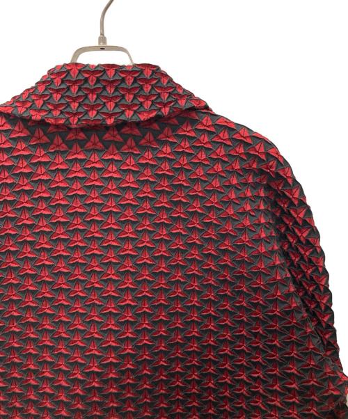 ISSEY MIYAKE（イッセイミヤケ）ISSEY MIYAKE (イッセイミヤケ) 3Dスチームストレッチ 変形テーラードジャケット レッド サイズ:3の古着・服飾アイテム