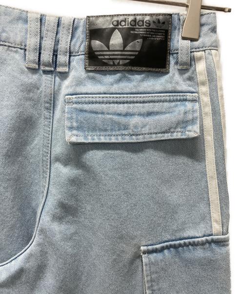 adidas（アディダス）adidas (アディダス) ADILENIUM シーズン 5 デニム カーゴ ショーツ スカイブルー サイズ:24 未使用品の古着・服飾アイテム