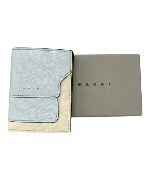 MARNI（マルニ）MARNI (マルニ) 2つ折り財布 ライトブルー×アイボリー×イエローの古着・服飾アイテム