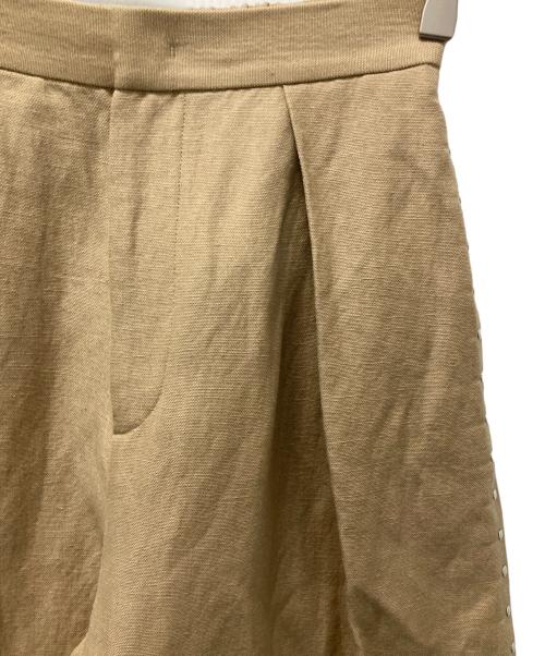Curensology（カレンソロジー）Curensology (カレンソロジー) リネンウールスタッズパンツ ベージュ サイズ:36 未使用品の古着・服飾アイテム